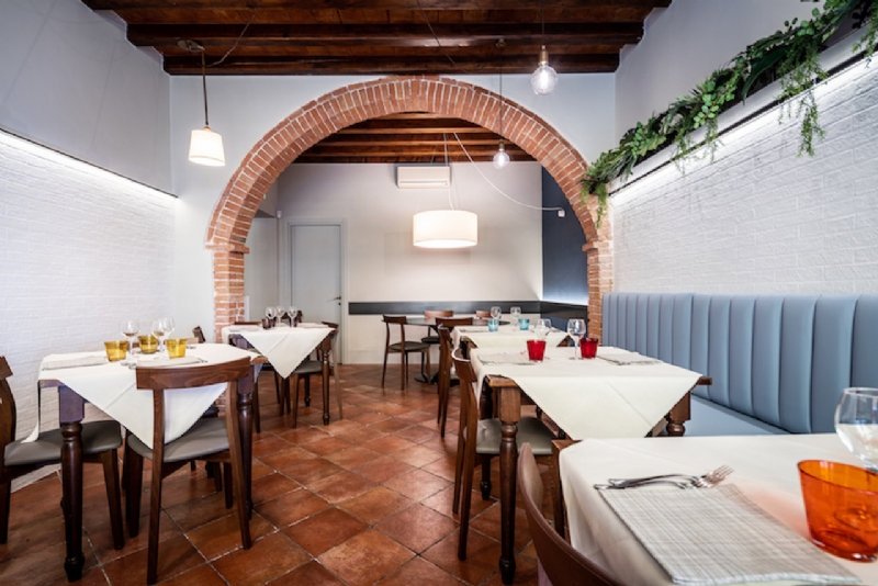 OMIF Restaurant Pizzeria Tavern furniture for Quei Due Castelnuovo Berardenga
